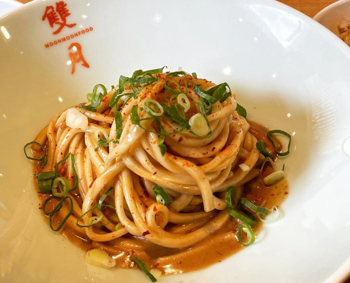 ちなみに私はここの鶏肉飯と、この写真の愛根椒麻麵っていうゴマだれの花椒麵が好物。