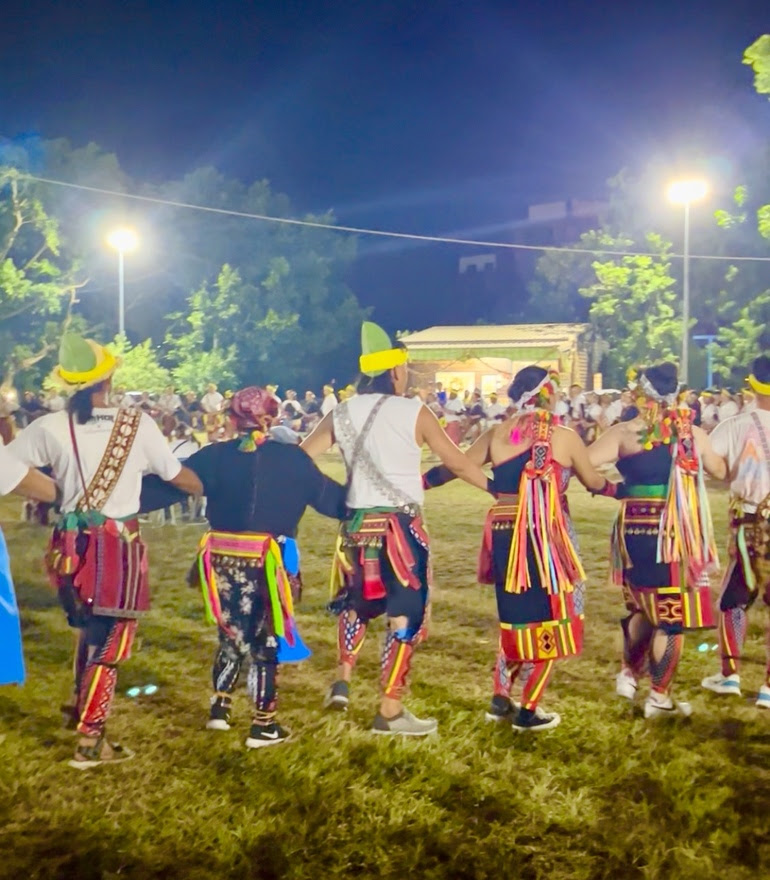 SANGPUYはそのとき、故郷・知本で原住民の豊年祭の準備中。写真は祭でのパイワン族の人たち。