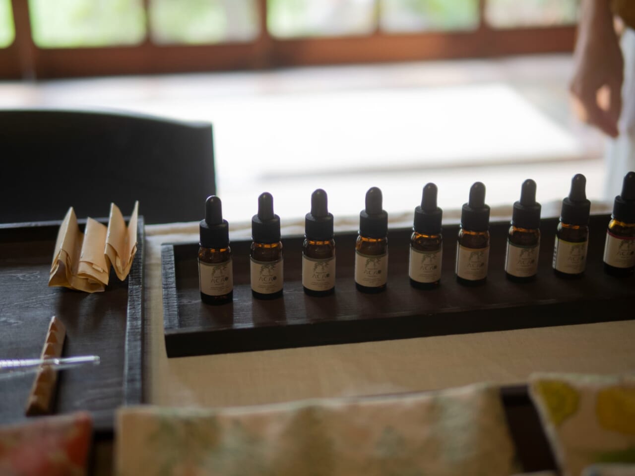 ヒノキ、スギ、カボスなど
すべて、耶馬渓の素材からつくられた精油