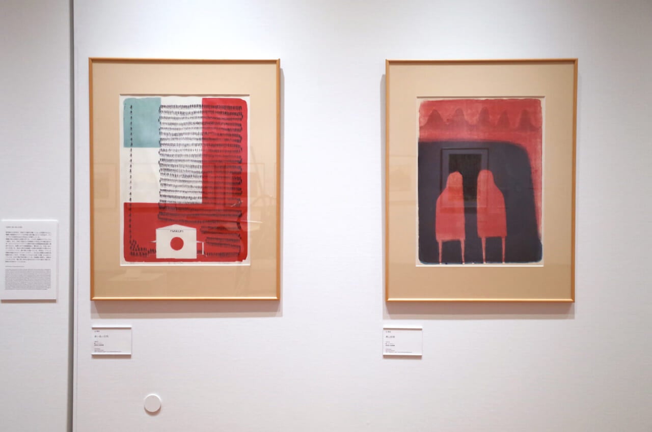 左：辻晉堂　《長い長い行列》 1966 鳥取県立美術館蔵　右：辻晉堂　《寒山拾得》 1967 鳥取県立美術館蔵