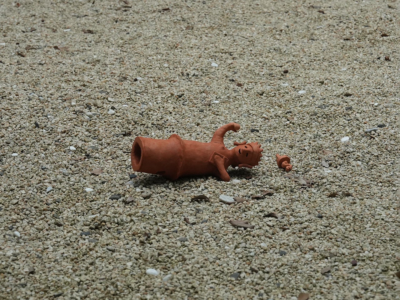 黒田大スケ《自由埴輪》2025　作家蔵