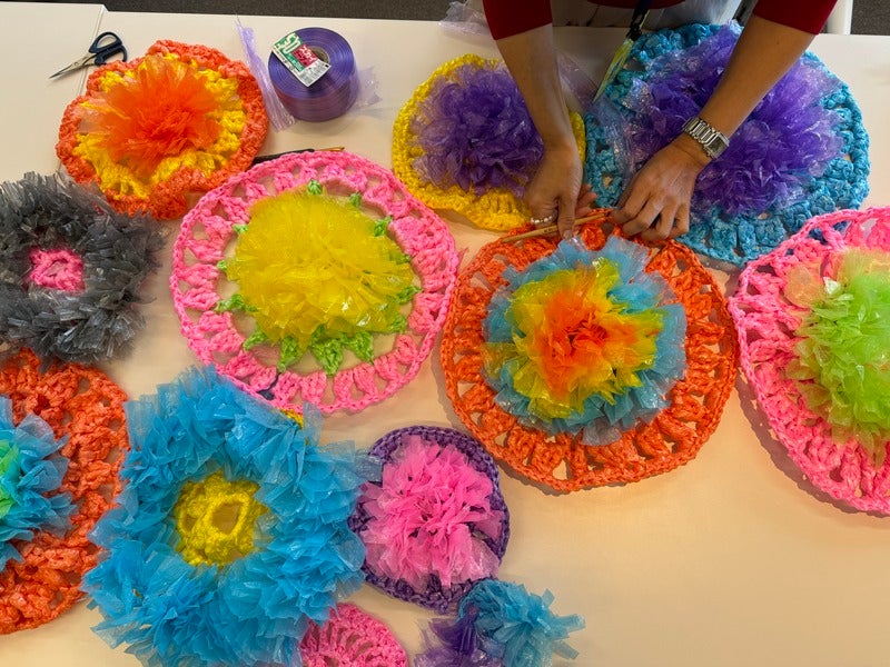 丸い編みものパーツ。いろんなバリエーションがあります。