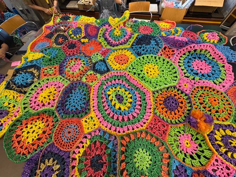 製作スピードも上がった、２回目のワークショップでの編み物パーツ。