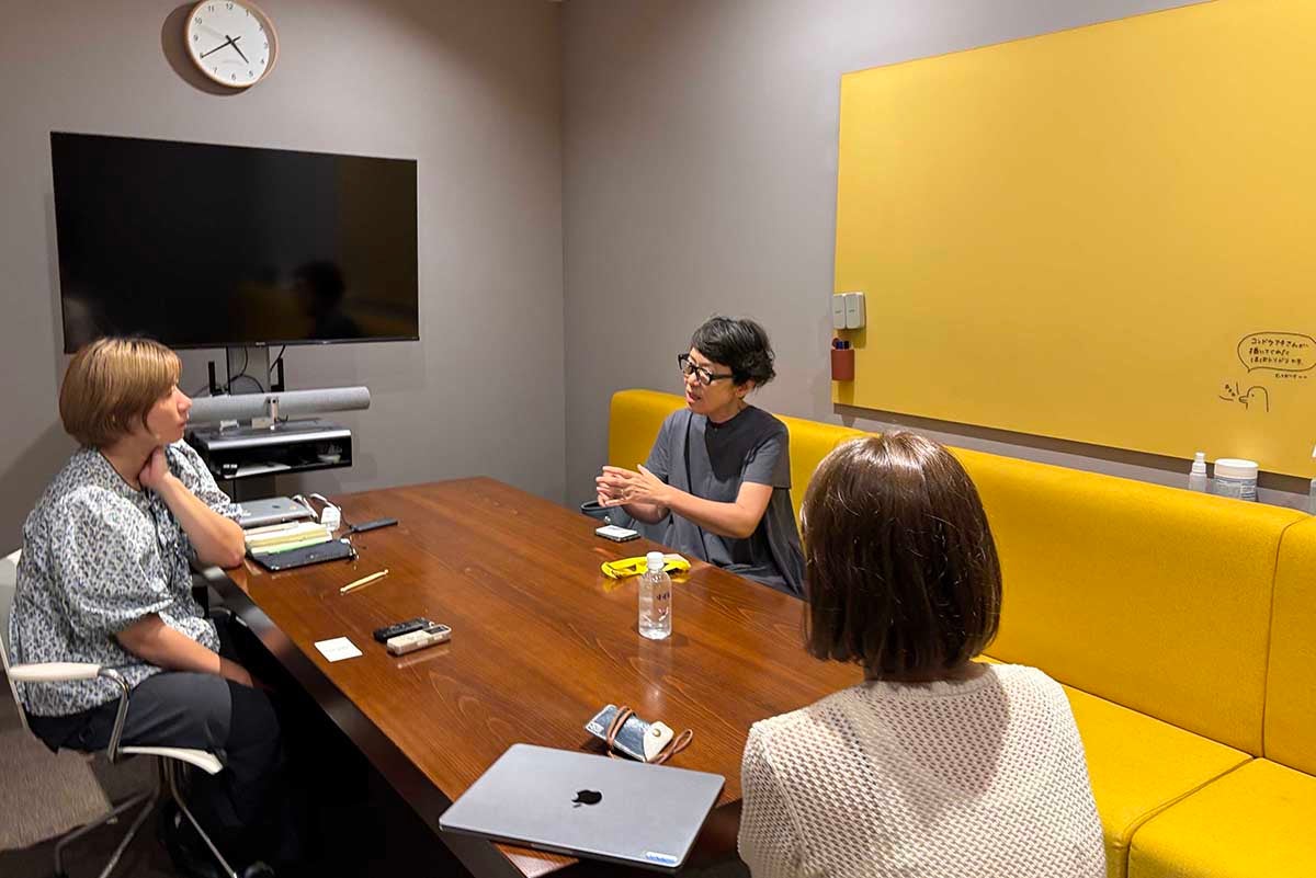 中央がひびのさん。こんなふうにお話をうかがいました。