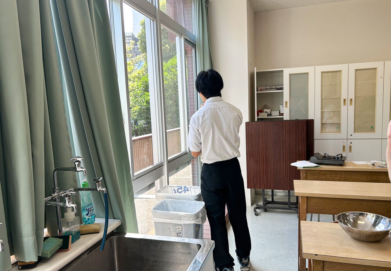 ▲ファーストペンギン部長が軽く食す。