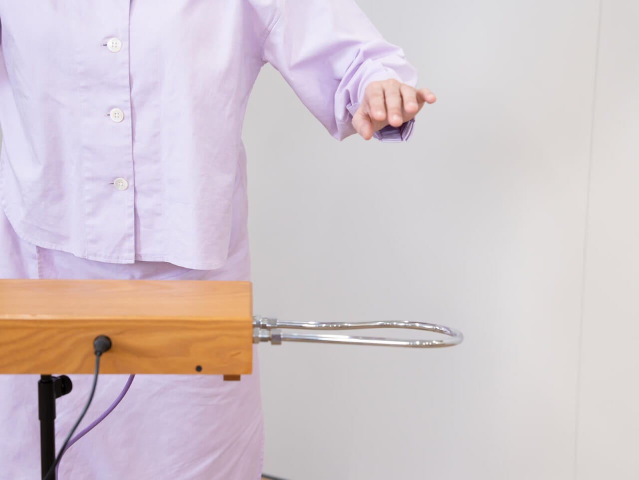 ▲水平のアンテナに手をかざすことで
音の大きさが変化します。上に行くと大きく。