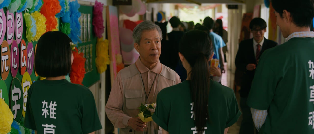 映画『ザッケン！』より：岡本信人さん。雑草部の元顧問役でご出演。
