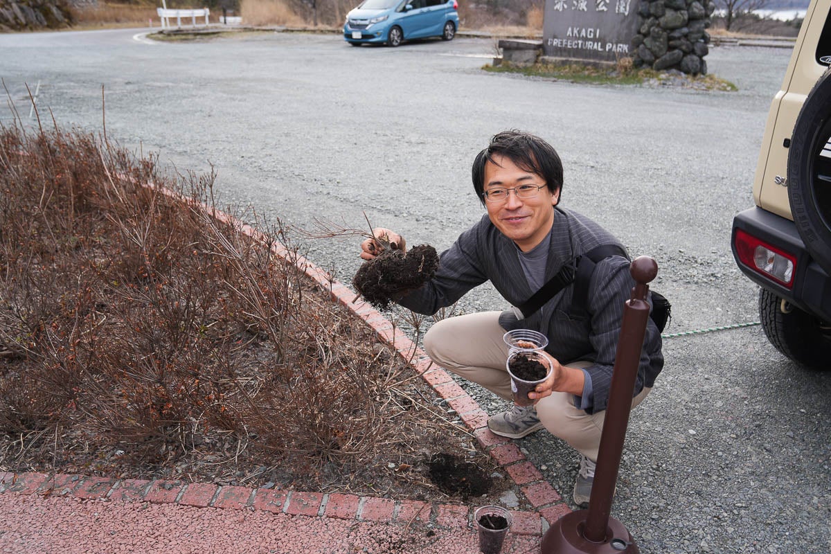 △土がたくさん入手できて嬉しそうな藤井さん