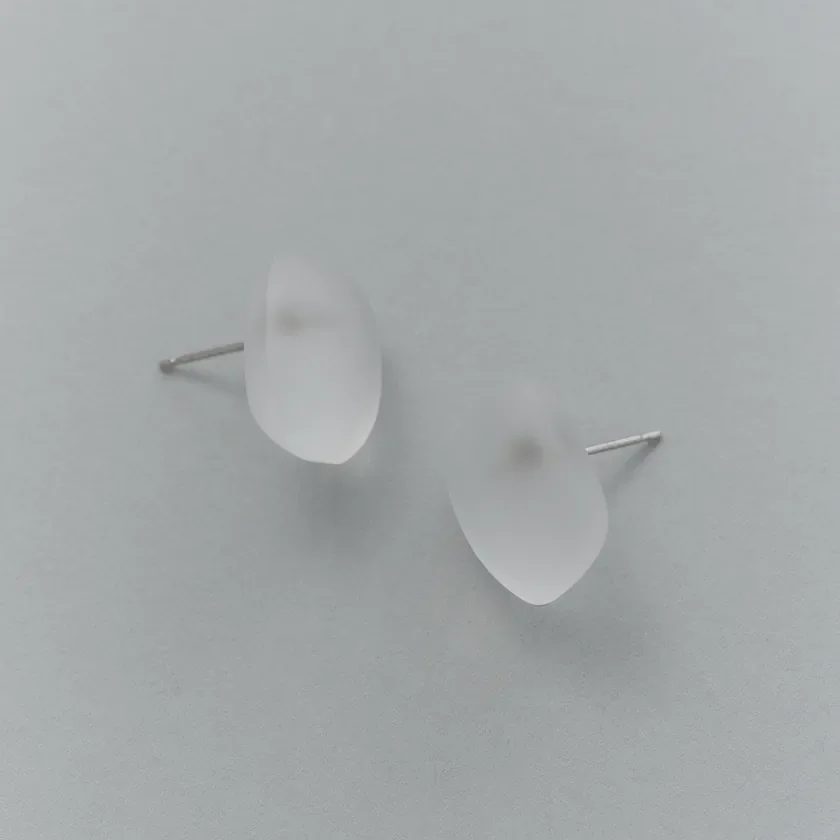 水晶のレクタングルピアス