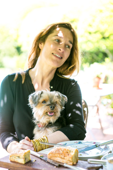 ▲すっかりバブーを気に入ってくれた娘のジュリーさん