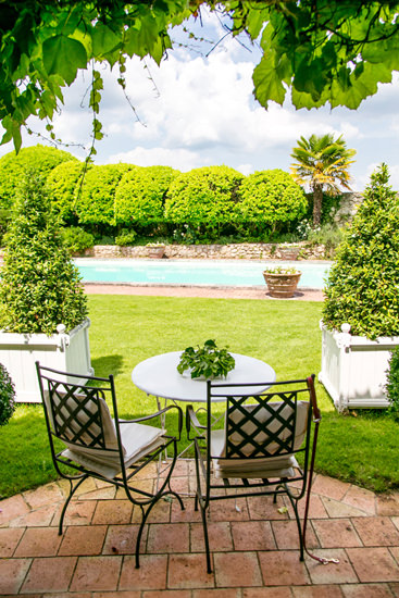 ▲ご自宅の庭にはプライベートプールも！