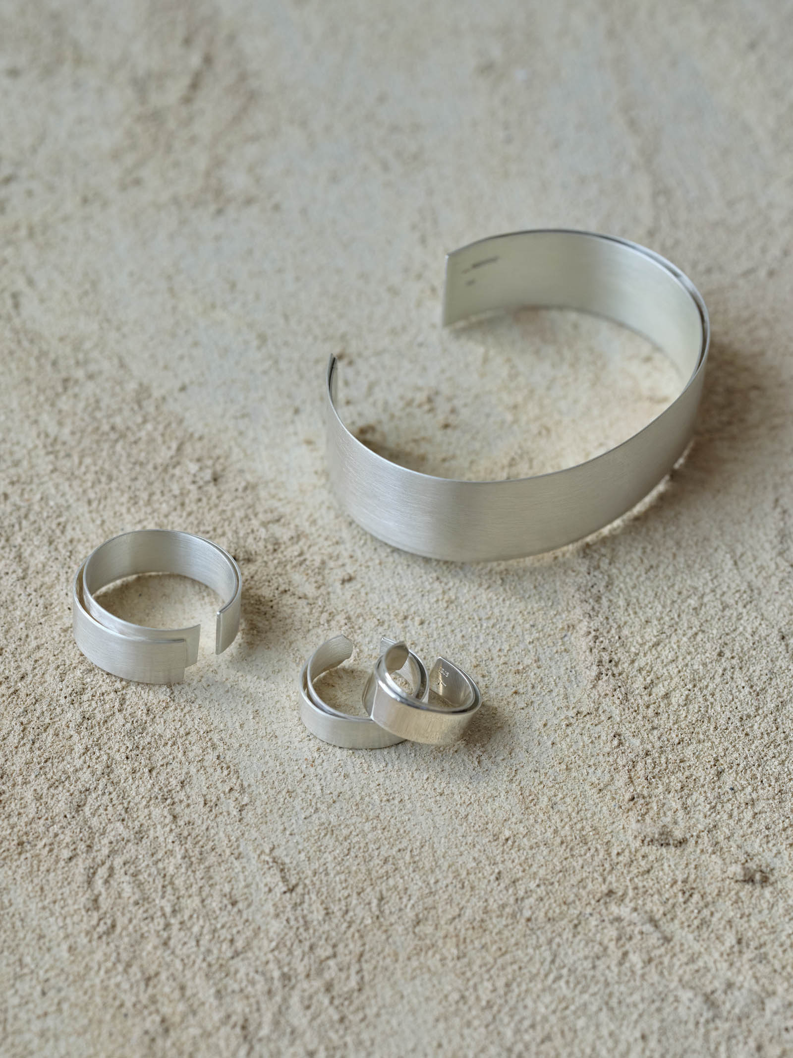 ひとさじのジュエリー une pincée | Tape Bangle Fold／SV925 & Tape Ring Fold／SV925 & Tape Fold Cuff(natural)／SV925 & Tape Fold Cuff(polished)／SV925 の画像